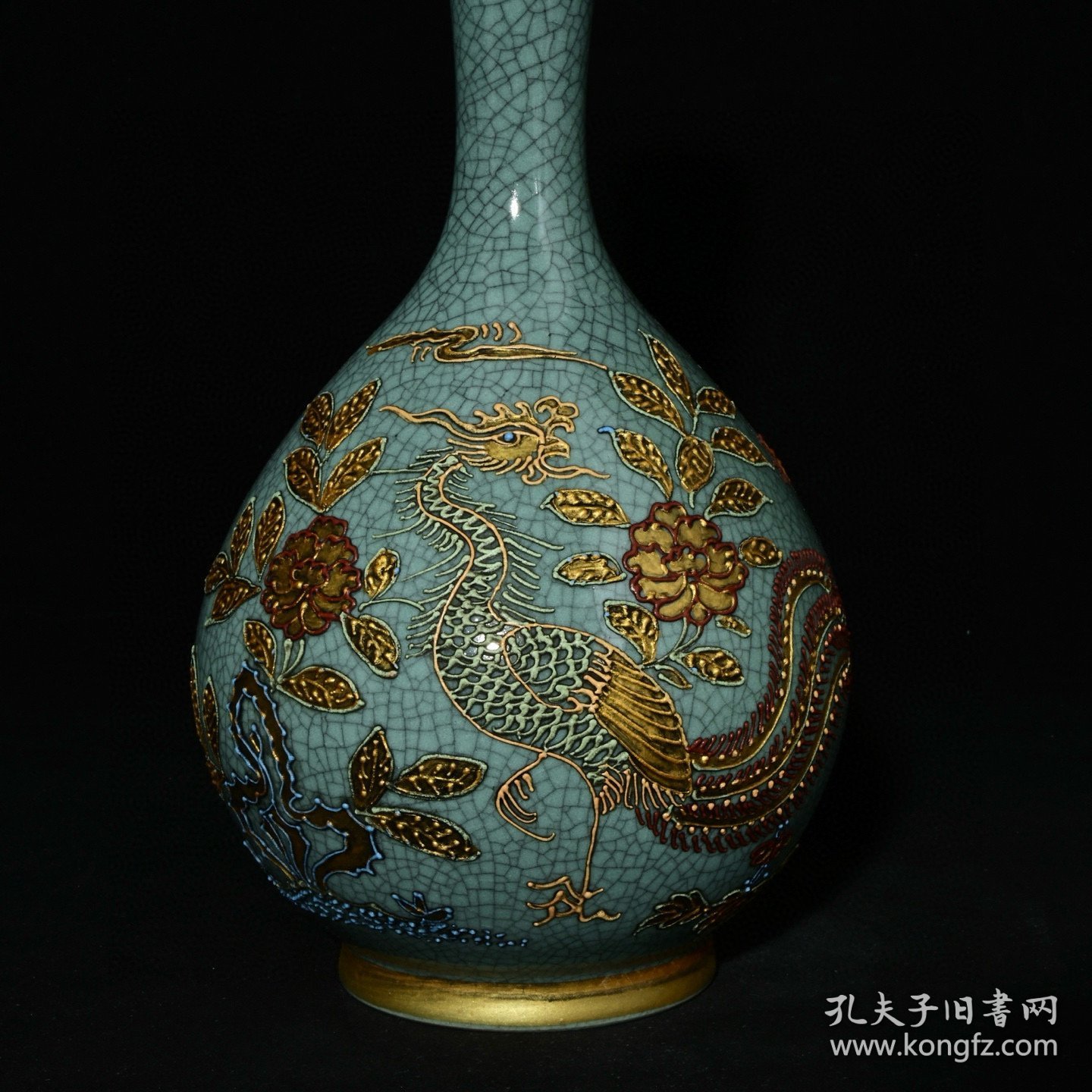 宋汝窑青龙寺御制款沥粉刻字描金凤纹直颈瓶，高26.5×15.5厘米