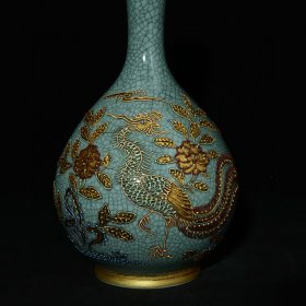 宋汝窑青龙寺御制款沥粉刻字描金凤纹直颈瓶，高26.5×15.5厘米