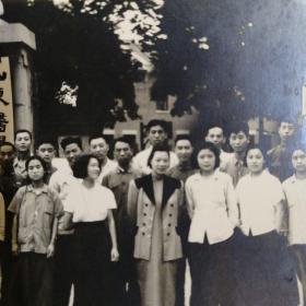 山东医科大学 细菌学科50年代—70年代教研室全体人员合影•五张合售•其中黄翠芬院士合影照片三张•山医大仇素英 旧藏！