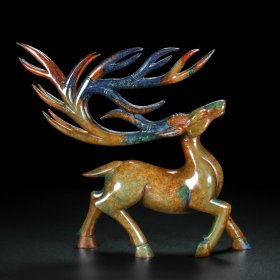 精品和田玉，玉鹿，玉质细腻，包浆厚重，沁色入骨，雕工精细，局部带有红沁，品相完美，细节如图，长17宽3高16厘米，重474克