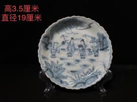 手绘人物青花赏盘，品相完整，胎体厚重莹润，包浆均匀，尺寸品相如图所示，喜欢的联系