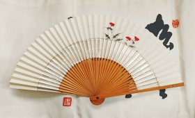 蒲公的英 日本纸扇京扇 展幅约35Cm 高20Cm。手绘品，镂空竹扇骨 保管旧品 。