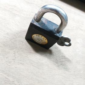 河南《中原》牌铁锁，带一个钥匙，可正常使用！