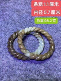 旧藏新疆和田玉麻花手镯一对，玉质细腻油润，做工精湛，带有深糖黄色，沁色自然浑厚，品相完美如图