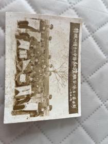 1950年华野特纵特科学校红旗班全体五一留影 特纵于1947 年3月18 日成立 出自同一册50年考入三野特纵特科学校的个人影集