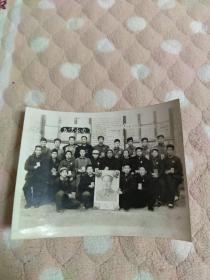 1968年老照片，友谊永固，23人手持红宝书