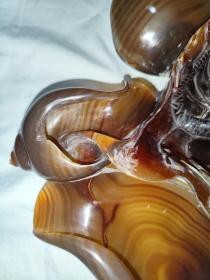 海的女儿……玛瑙巧雕摆件，就一个小海螺是粘的，其他都是一整块的。