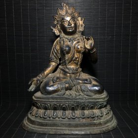 纯铜佛像，高23厘米，宽16厘米，重3241克