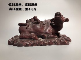 紫檀木雕‘牧童’摆件，选材上乘 包浆厚重，老化明显，纹理清晰 刻画形象细腻逼真，栩栩如生 富有神采，品相完整，成色如图。