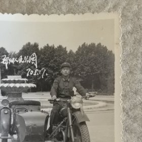 老照片,兵哥,摩托车,郑州人民公园,,即看即所得,,,,,