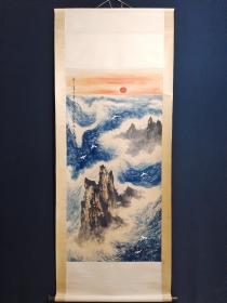 纯手绘 山水  作品 
一物一图，实物拍摄 
作者:傅抱石
材质:宣纸
装裱尺寸:193×78cm
画心尺寸:130×64cm 
备注:因灯光原因颜色有偏差