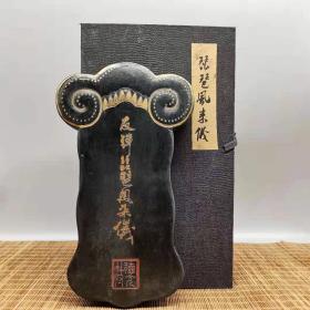 墨锭 琵琶凤来仪 文房四宝摆件
【尺寸】22*13.5*2cm(手工测量略有误差)
【重量】567.5g