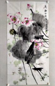 保真书画，广州名家，陈炜四尺整纸竖幅国画《荷动知鱼戏》一幅。137×68cm陈炜，广州山水画协会副会长，广州开明画院秘书长，广州美协理事，广东省文史馆书画特聘画家