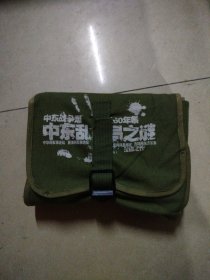 中东乱局之迷。32开本书、图及赠品..光盘齐全