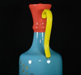 五代柴窑显德元年款刻字描金三色花浇，高37×14.5厘米