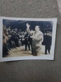 毛主席接见群众原版相片（16.5宽12.5厘米）可能是拍摄于武汉1958年左右