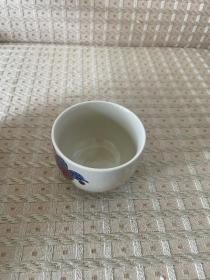 日本回流 茶杯 茶盃 酒杯 酒盃 茶具 酒具 六大古窑之一 九谷烧 大小适中 手绘 画片 颜色亮丽 清新脱俗 自用送人 均可 全品 一只