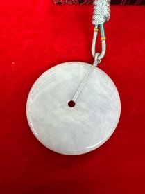 天然翡翠平安扣吊坠大件，带挂绳。