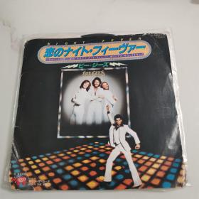 基本未使用日版7寸黑胶唱片bee Gees，经典七寸单曲night fever/down the road，可复制产品，售出非假不退。