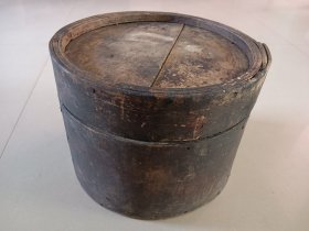 老帽盒 上盖下底拼板 盖子边老裂锯钉修补 高19.5直径26