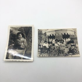 中国第一代钢琴家、曾任中央乐团首席钢琴巫漪丽（1931-2019），建国初珍贵摄影照片两枚（其中一枚背面题“巫”字）