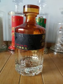 酒瓶。江苏双沟酒窖龄1732•金50窖酒瓶，42度500ml。江苏双沟酿酒厂出品。（非钱币，烟标，邮票，连环画）