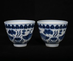 大明宣德青花鱼藻纹杯一对