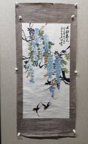 林国选，1905年3月出生，河南温县人，擅长中国画，1931年上海美专毕业，1984年逝世，主要作品有《和平万岁》、《红五日》、《万古长青》等。尺寸98X49.5