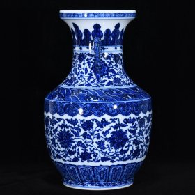 清乾隆青花缠枝莲纹双耳瓶，高37厘米，直径23厘米