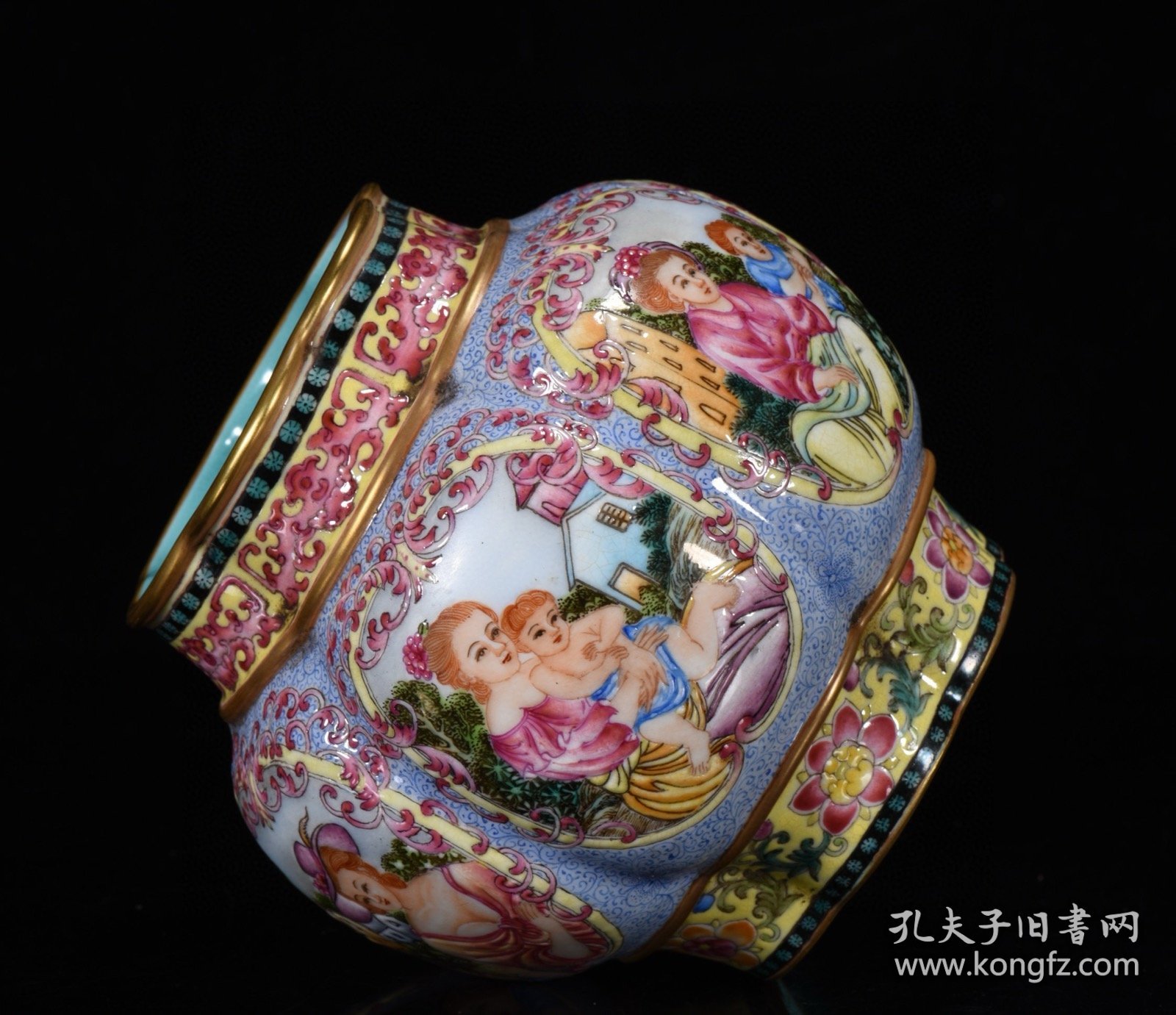 清乾隆年珐琅彩西洋人物纹描金小罐11*12厘米