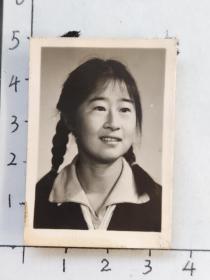 1967年粗辫子美女泛银照片(邹位相册，邹位约1961年毕业于昆工附中，之后就读于昆明工学院)