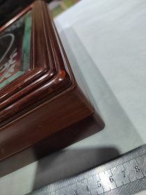 红木盒，糕点盒，做工精细别致，盘内刻有“鸿運高照，紫气东来”，程十发题。