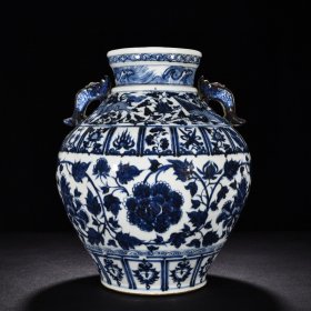 元青花缠枝牡丹纹蚰耳罐
高38.5厘米       宽32厘米