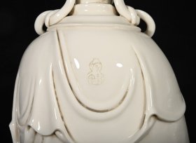 旧藏 明德化窑何朝宗款自在观音一尊 高46×24厘米