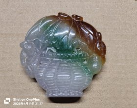 福禄寿紫罗兰翡翠花篮挂坠。高4.8厘米。宽5厘米。厚1厘米。重45克。顺丰快递费用到付
