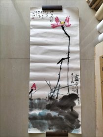 王汝讷，水墨手绘荷花一副，旧托裱，尺寸132x53厘米，