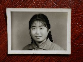 70年代老照片之一，美女一寸照，