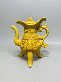明～弘治年黄釉壶一把