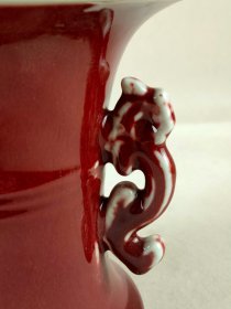 大清康熙红釉双耳樽，保存完整，成色如图