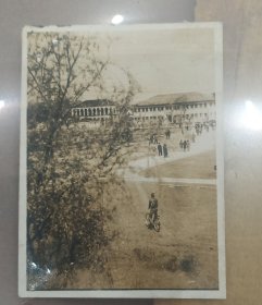 浙江大学民国上下课时老照片。