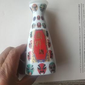 脸谱小酒壶（国粹酒，56个民族画有56个变脸。）三角形壶。