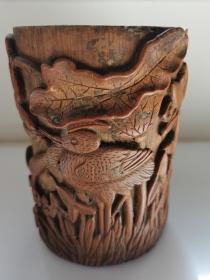 （四十一）清三代精刻精选材竹雕“笔筒”一个，有刻花，浮雕两种工艺，保存完整，包浆自然。