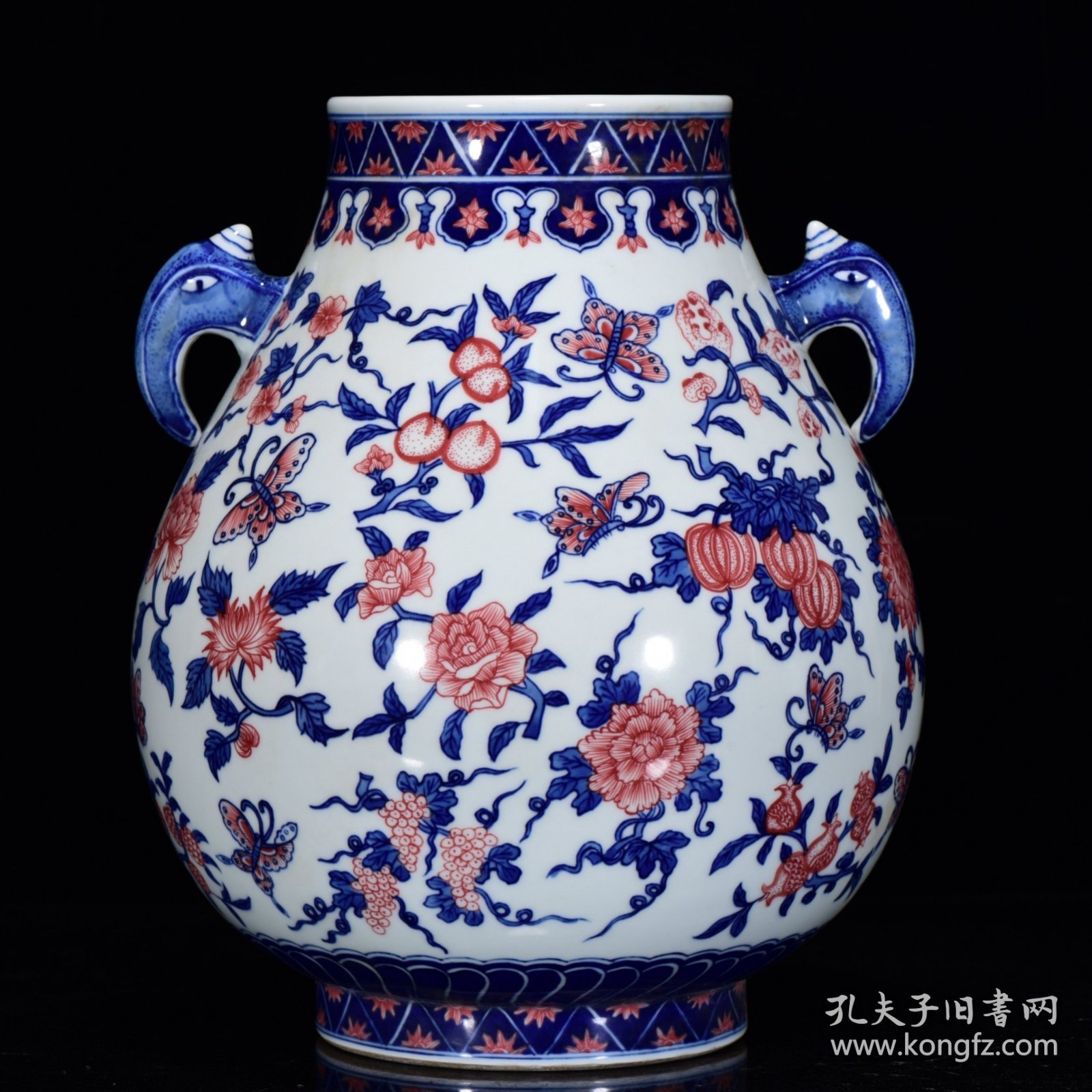 清乾隆年青花釉雕蝶恋花纹如意尊28*23m