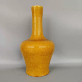清宝石黄釉胆瓶