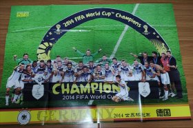 《德胜里约》原书整开超巨幅海报 2014巴西世界杯冠军 德国队颁奖仪式全家福 足球海报。品相如图，折叠寄出，售后不换退。