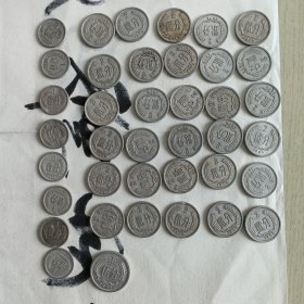 1975年硬币。5分的1枚，2分的30枚，1分的8枚，共39枚合售（存皮箱）