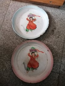 少见1971年人物搪瓷盘一对，厚重，包老包真