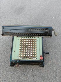 二战时期美国进口手摇计算机，全金属外壳，保存完好，按键能按，能手摇，不会使用，收藏摆件出售