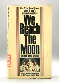 We Reach the Moon by John Noble Eilforf（美国史）英文原版书