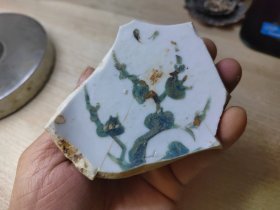 明 万历红绿彩，红彩福字款绿彩梅花纹大碗瓷片标本